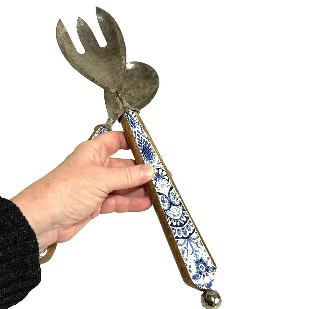 Salad serving fork & spoon wood handle blue & white hammered silvertone 2-pc set